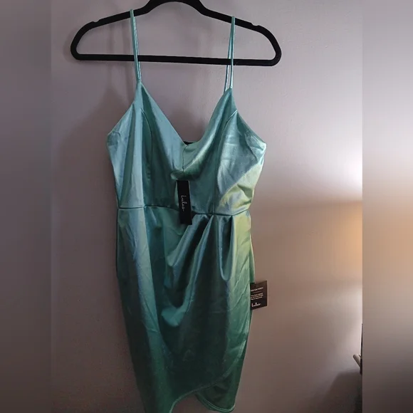 Lulu's Dress - Picture 2 of 5